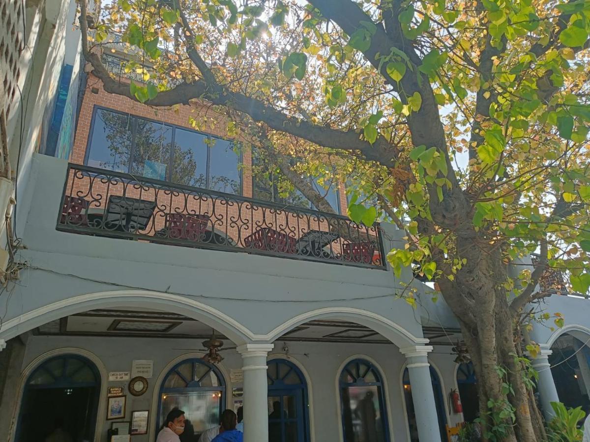 Maya Hotel & Restaurant Агра Екстериор снимка