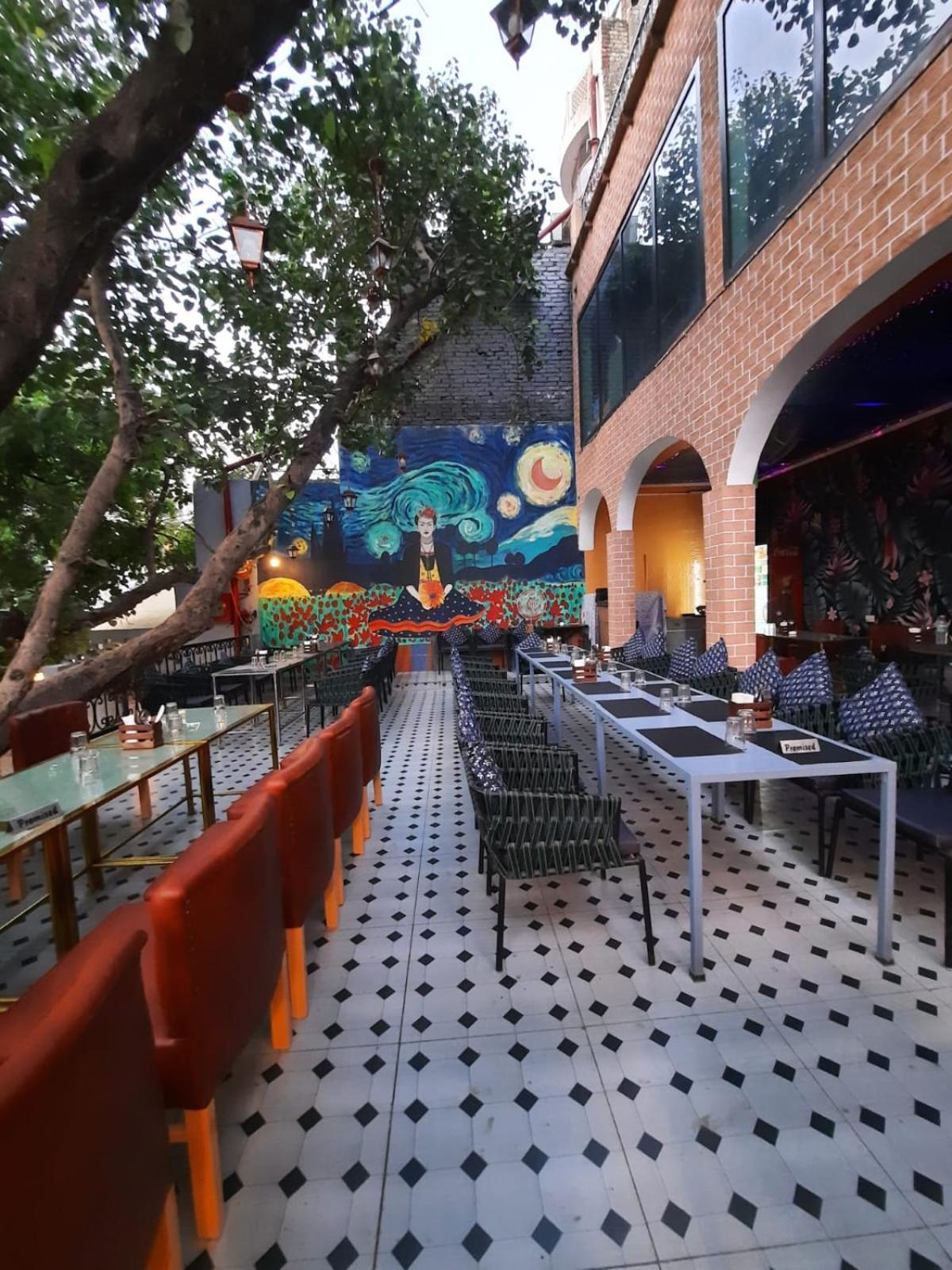 Maya Hotel & Restaurant Агра Екстериор снимка